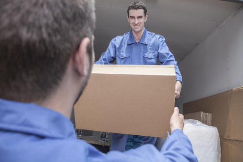 Medium-sized removal truck for household items and furniture